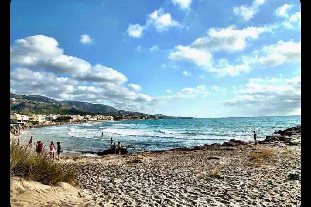 Neu Renoviertes Strandappartment Mit Meerblick Alcoceber Exterior photo